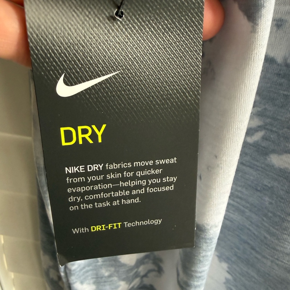 Nike Blue and White Graphic Tank NWT - Picture 4 of 5